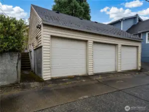 Rare 3 car garage in Tacoma!