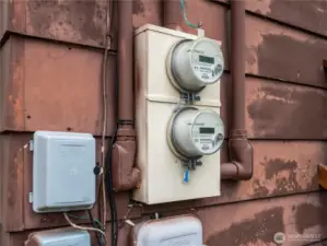 House is listed as a duplex with 2 power meters!