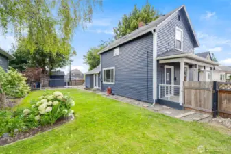 Huge fully fenced yard