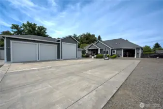 Huge shop, back of home, garage pass through door