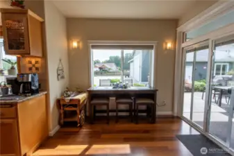 kitchen eating area