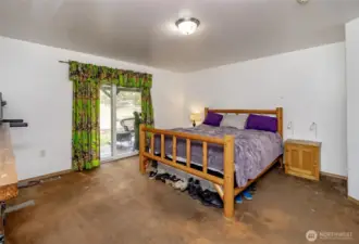 Spacious Primary Suite with sliding door to deck