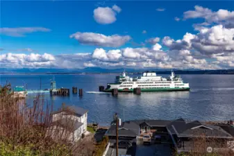 Perched above the Clinton Ferry terminal.  Enjoy watching the ferries cross, the whales surface while the moon rises over the Cascade mountains creating Saratoga passage to sparkle