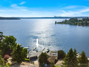 Embrace the allure of a dreamy waterfront property—live your best lake life!