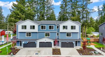 Photographs are for illustrative purposes only. Features, finishes, interior/exterior colors, landscaping and floorplan shown may vary from actual homes built.