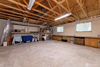 Spacious garage