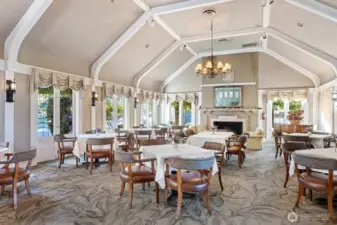 Relax by the hearth or have a more formal dining experience in the Fireside Room. In-house chef creates delightful cuisine such as Grilled Salmon Filet with Lemon Compound Butter or Rigatoni Bolognese!