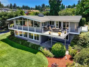 Wrap around view deck