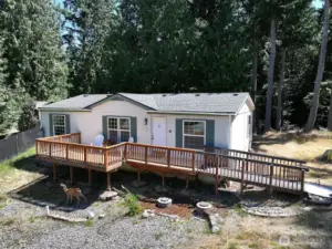 Move in Ready! Notice the deer in the front yard. Wildlife is abundant here.