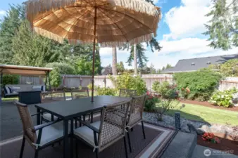 Dinner al fresco, Sunday brunch with your friends, and game nights are waiting for you here.