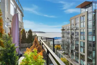 A closer look at the sound & you'll enjoy the boat traffic.