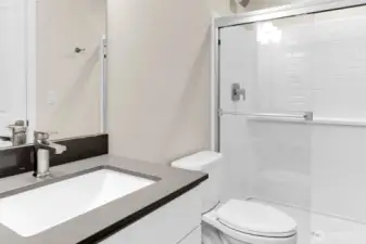 Convenient bath on the entry level.