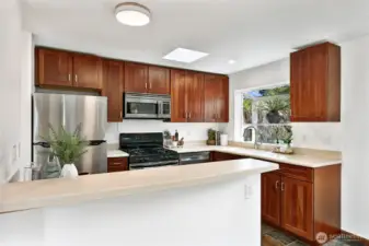 Pick up incredible takeout from fantastic spots just blocks away, or cook to your heart's content in this delightful kitchen.