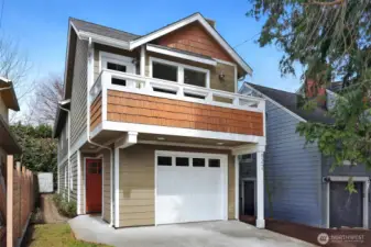 Welcome to the perfect move-in-ready home with no shared walls, HOA, or rental restrictions!