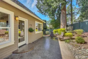 Large patio to enjoy dinner al fresco