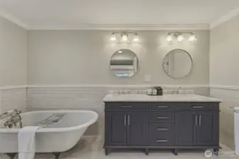 Primary Ensuite 1 - Main Floor