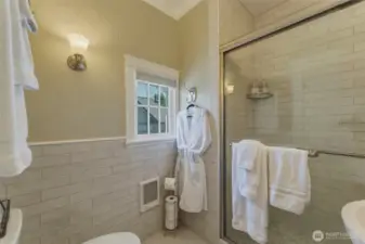 Suite 3 Ensuite - Upstairs