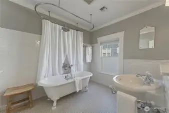 Bathroom 4 - Upstairs  across the hall from Bedroom 4