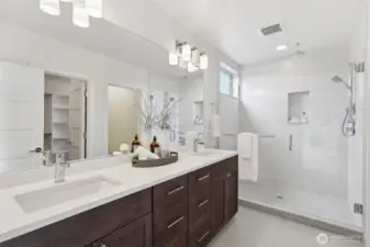 Primary en-suite