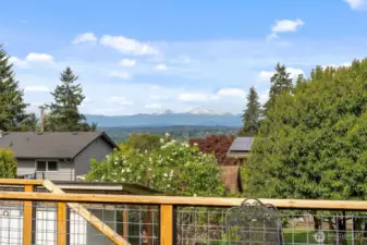 Stunning view of Five Fingers, White Horse and Mt. Pilchuck.