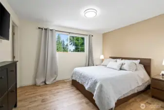 Primary w/ensuite