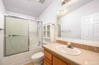 Main floor bathroom, conveniently located across from the guest rooms.