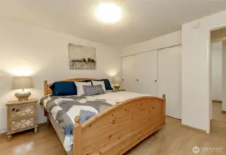 Large closet - laminate flooring