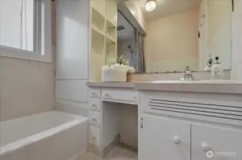 Full bathroom on main