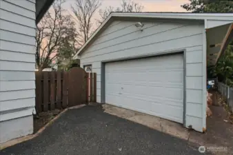 Detached garage