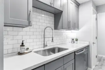 Designer kitchen with subway tiles, quartz countertops and soft-close drawers/cabinets
