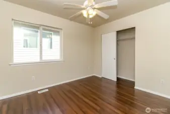 2nd bedroom/Upstairs