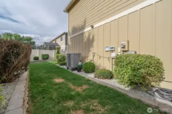 W Side Yard