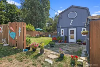 923 Olympic- a great cabin to relax in and enjoy the beauty of Madrona Beach.