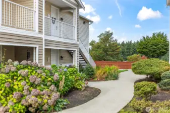 Parklike setting, manicured grounds make you feel glad to be home (and Mickey Mouse is on the door to greet you!)  Nobody above you, corner end unit, and windows on two sides!
