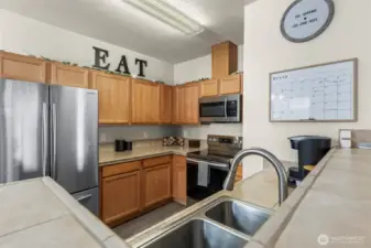 So much cabinet and counter space!
