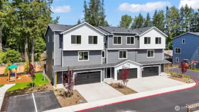 Photographs are for illustrative purposes only. Features, finishes, interior/exterior colors, landscaping and floorplan shown may vary from actual homes built.