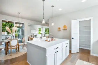 Photographs are for illustrative purposes only. Features, finishes, interior/exterior colors, landscaping and floorplan shown may vary from actual homes built.