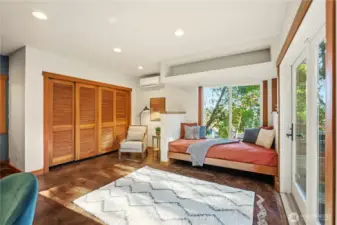 Build-in daybed--lots of options