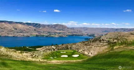 Bear Mountain Ranch golf course offers panoramic views of Lake Chelan
