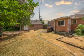 Large backyard with access to the 1 car garage!