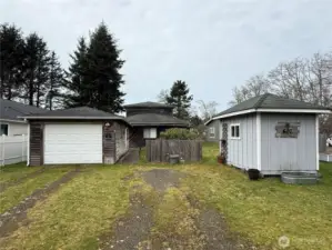 Welcome to this Ocean Shores Canal home!