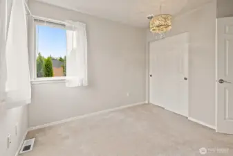Guest Bedroom 2 - Dual Windows!!
