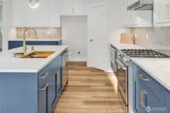 Stainless steel appliances (Photos from lot 9B)