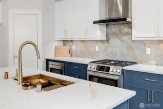 Gas cooking range(Photos from lot 9B)