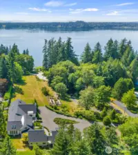 This impressive aerial view showcases the estate’s proximity to the waterfront, along with the abundant indoor and outdoor living spaces to enjoy.
