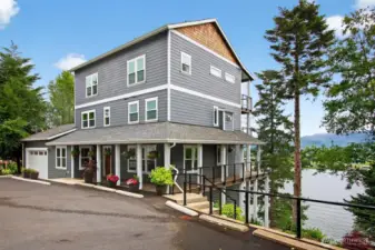 Luxury Living on the Columbia River