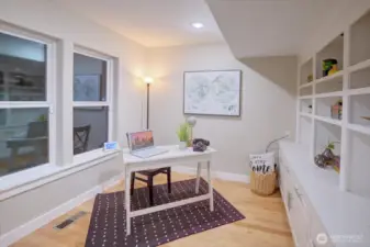 Beautiful office/den