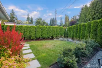 Fantastic Backyard witt Pavers and Mature Lanscaping