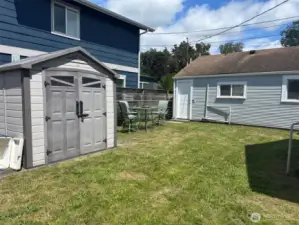 fully fenced back yard
