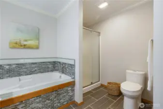 5 piece ensuite off primary